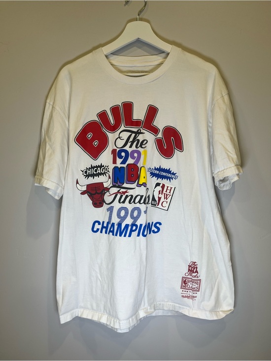 Mitchell & Ness Other - Mitchell & Ness White Chicago Bulls 1991 NBA Finals Champions Graphic Tee